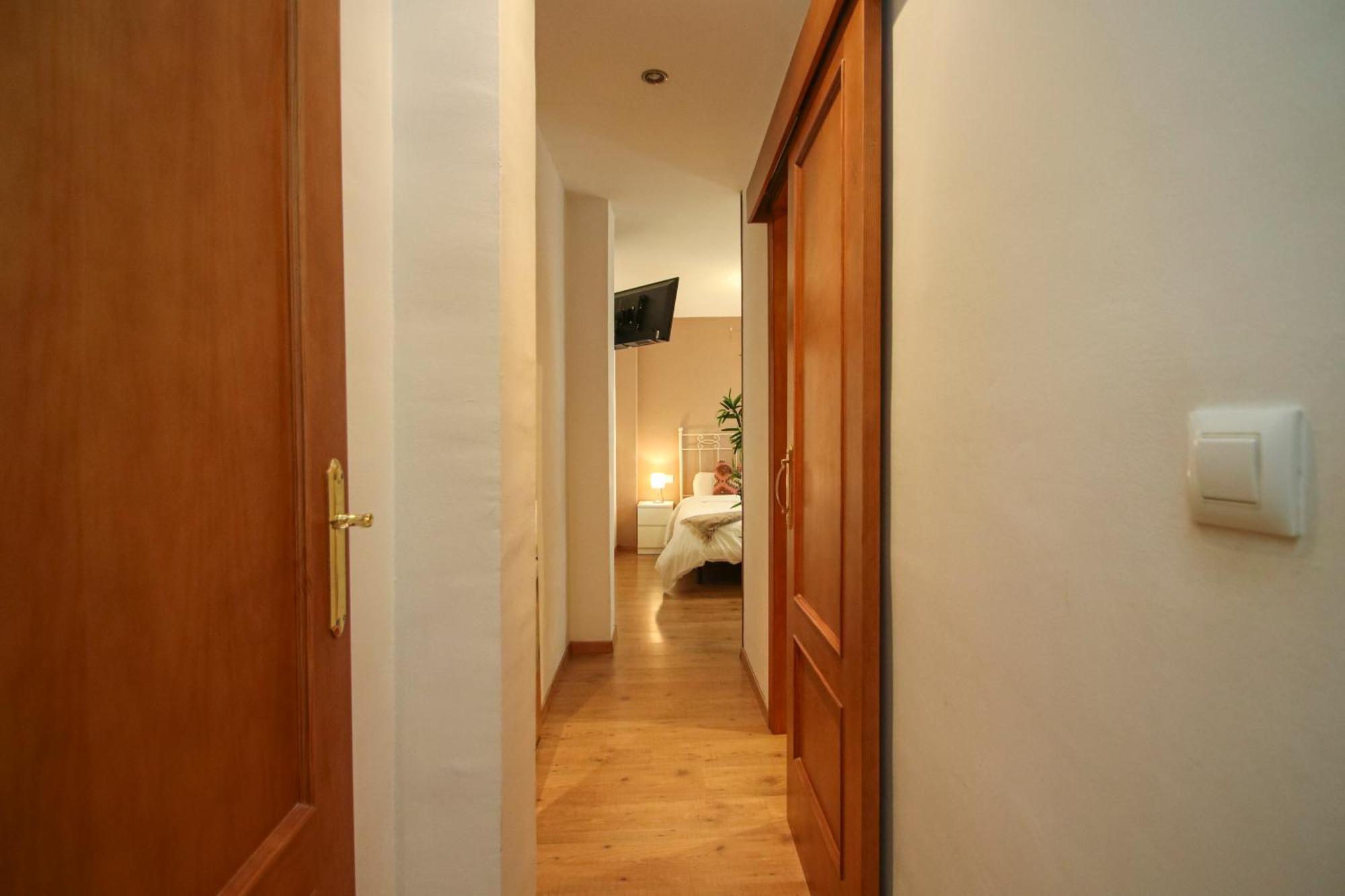 Spacious 2 Bedroom Apt In The Heart Of Triana Siviglia Esterno foto