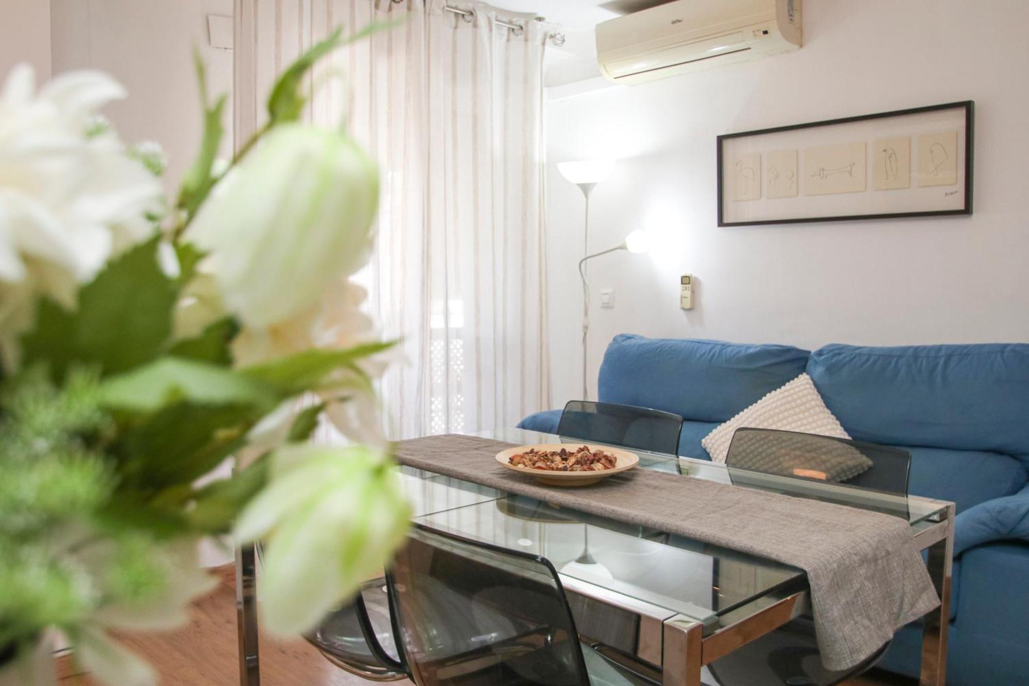 Spacious 2 Bedroom Apt In The Heart Of Triana Siviglia Esterno foto