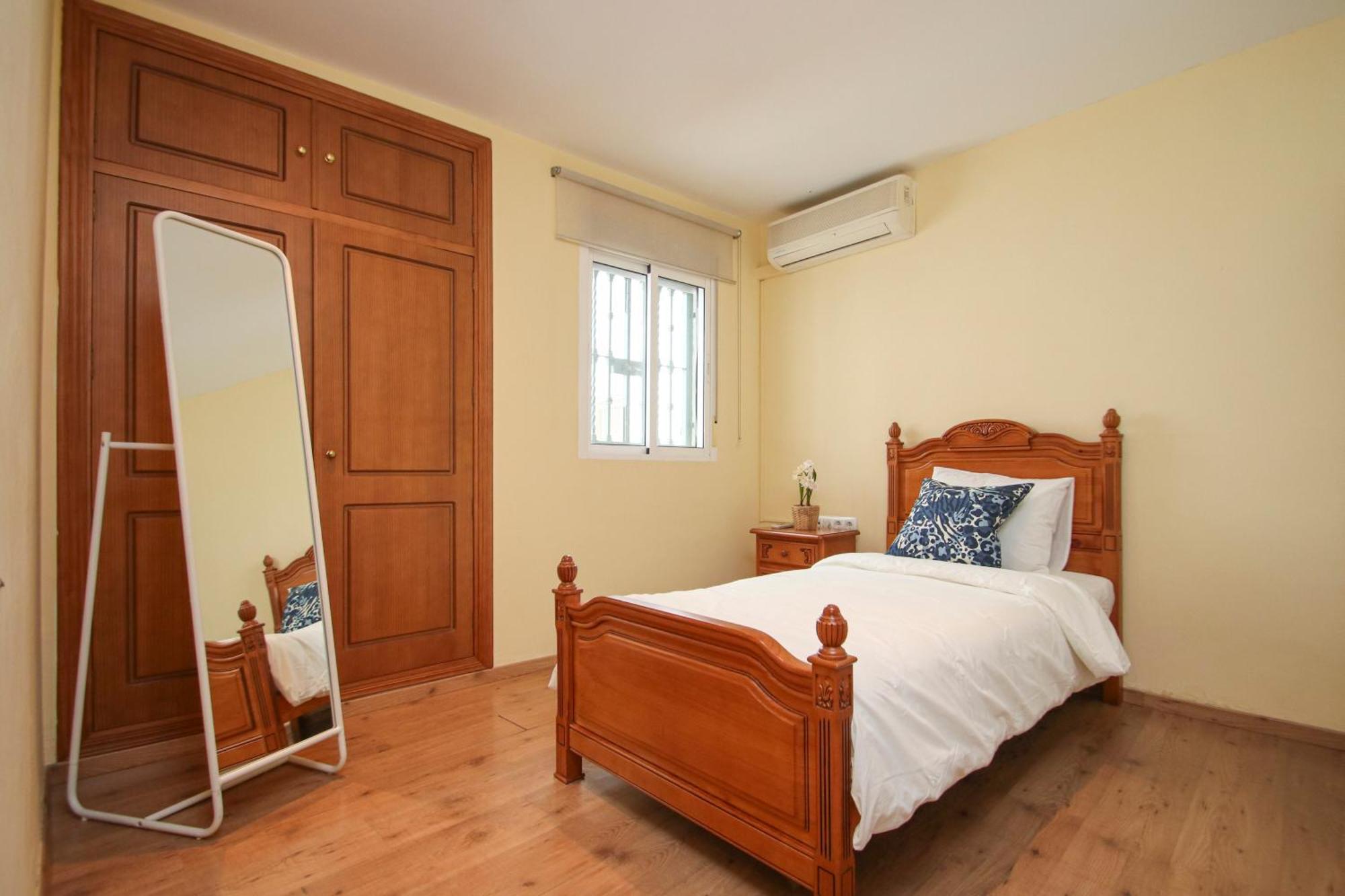 Spacious 2 Bedroom Apt In The Heart Of Triana Siviglia Esterno foto